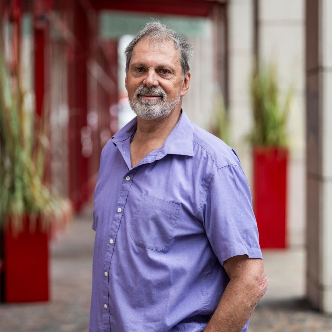 Ruedi Schuler Mein Ziel ist es, dass die Jugendlichen lernen, ihre eigenen - vielfach verschütteten - personalen und sozialen Ressourcen sowie ihre Fähigkeiten zur Beteiligung zu nutzen, um Kontrolle über die Gestaltung der eigenen sozialen Lebenswelt zu erobern.